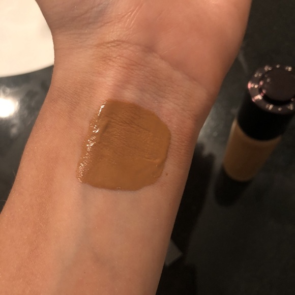 BECCA WARM HONEY 🍯 FOUNDATION - Picture 3 of 4